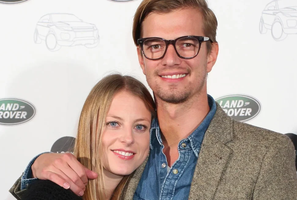 Zusammenfassend lässt sich sagen, dass es derzeit keine verifizierten, offiziell bestätigten Joko Winterscheidt divorce news gibt. Der Moderator hält sein Privatleben konsequent aus der Öffentlichkeit heraus, wodurch seriöse Informationen über seinen genauen Beziehungsstatus nur begrenzt verfügbar sind. Was bleibt, sind vereinzelte Aussagen über eine langjährige Partnerschaft und seine Rolle als Vater.